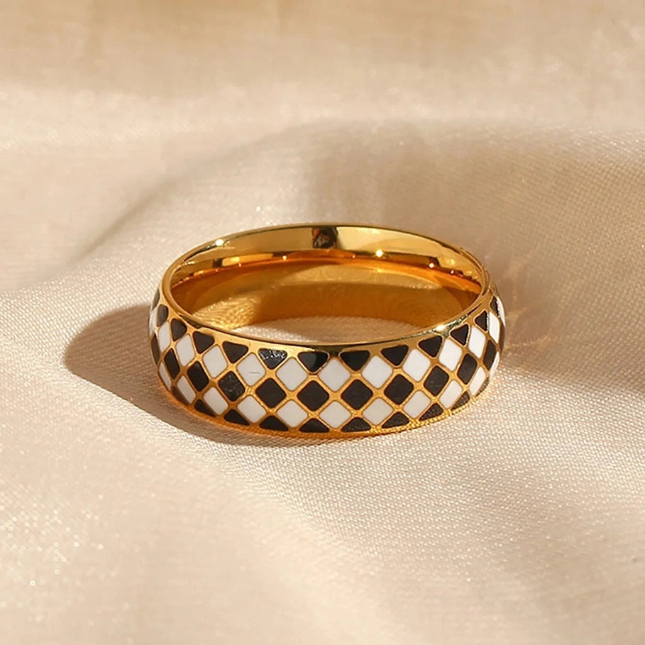 Checkered Ring