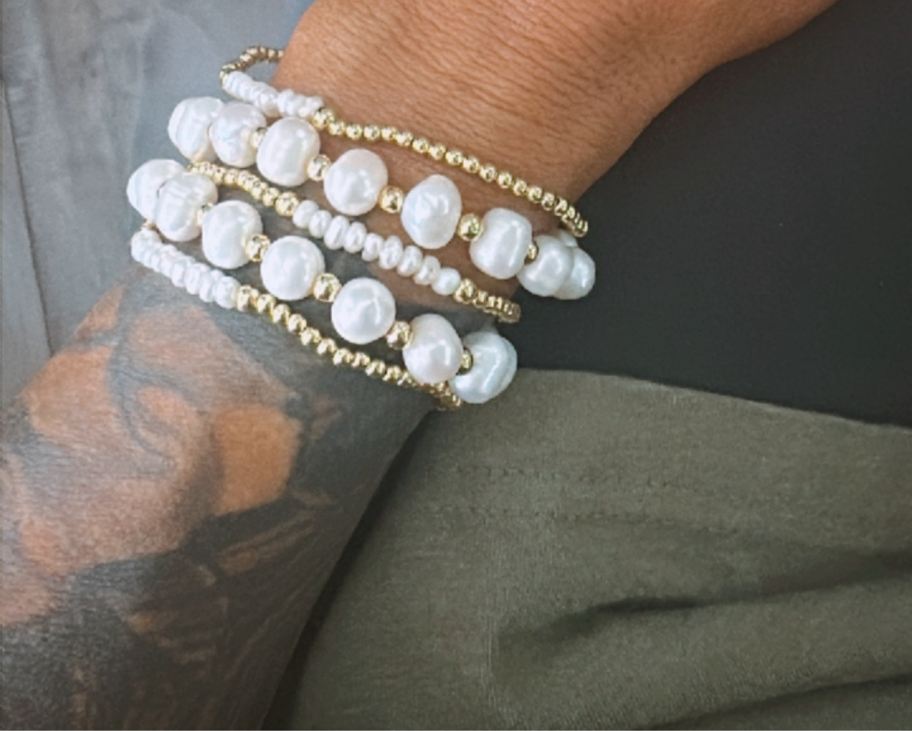 Pearl and Gold Stretch Bracelet Set